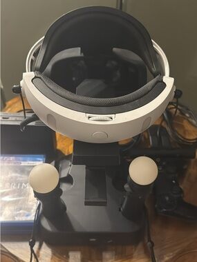 PlayStation VR2 White Headset with Dual White Motion Controllers